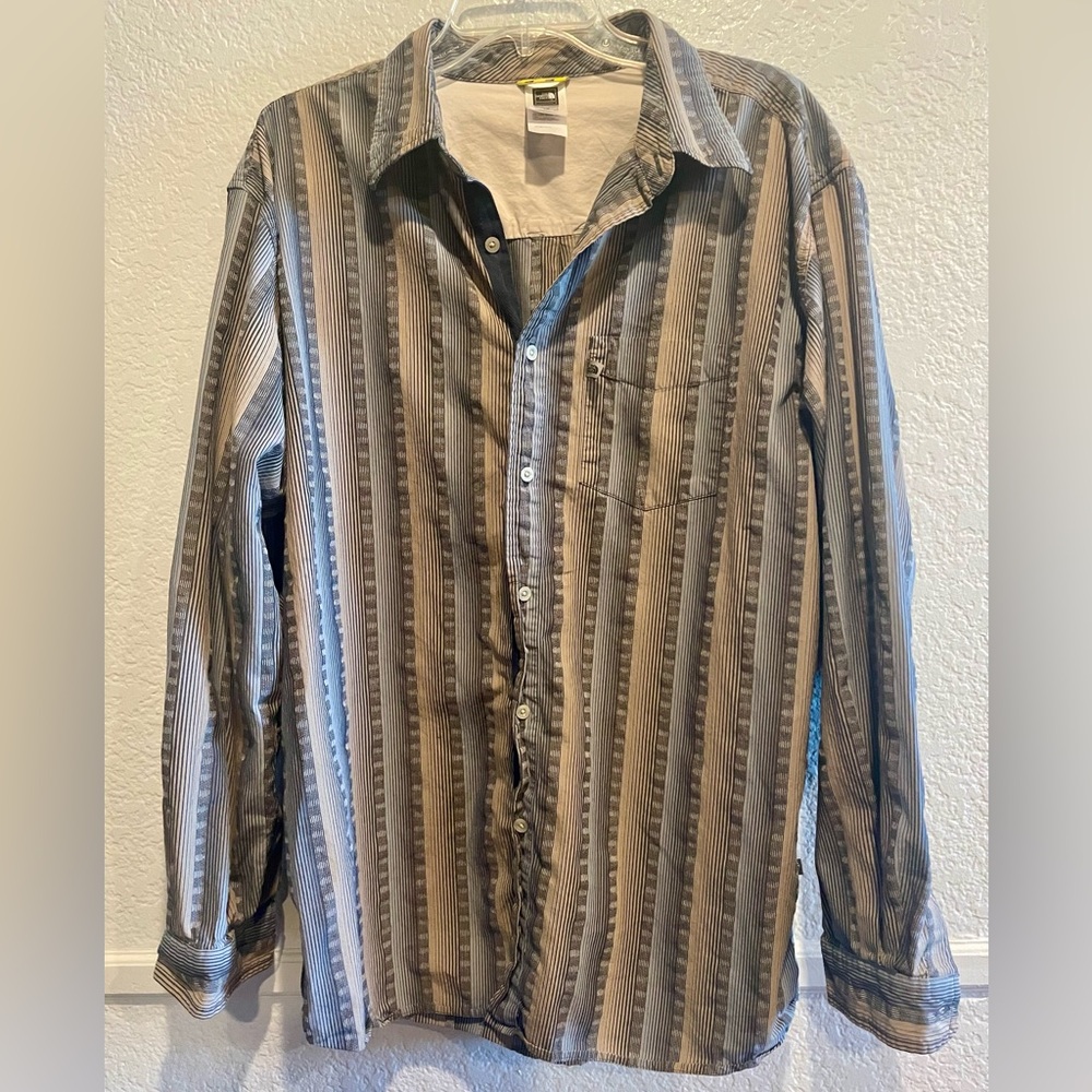 The North Face Long-Sleeve casual button down Shirt size large